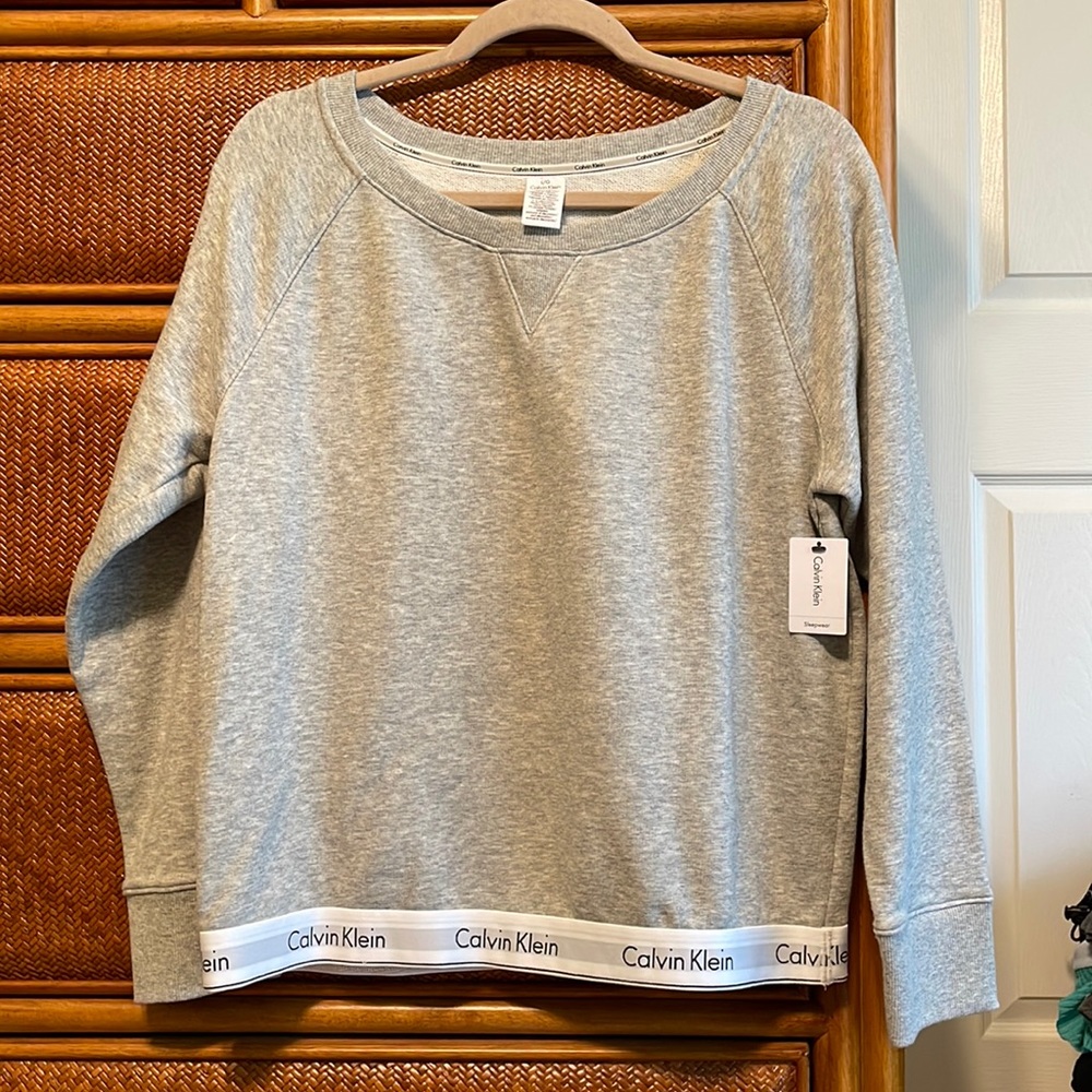 Calvin Klein sleep sweat too size large